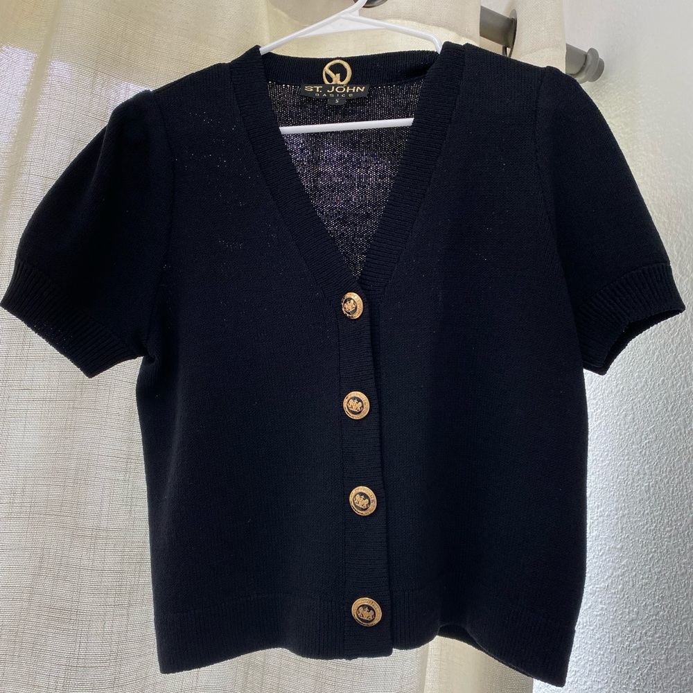 Stunning St. John Basics Short Sleeve- Like New!